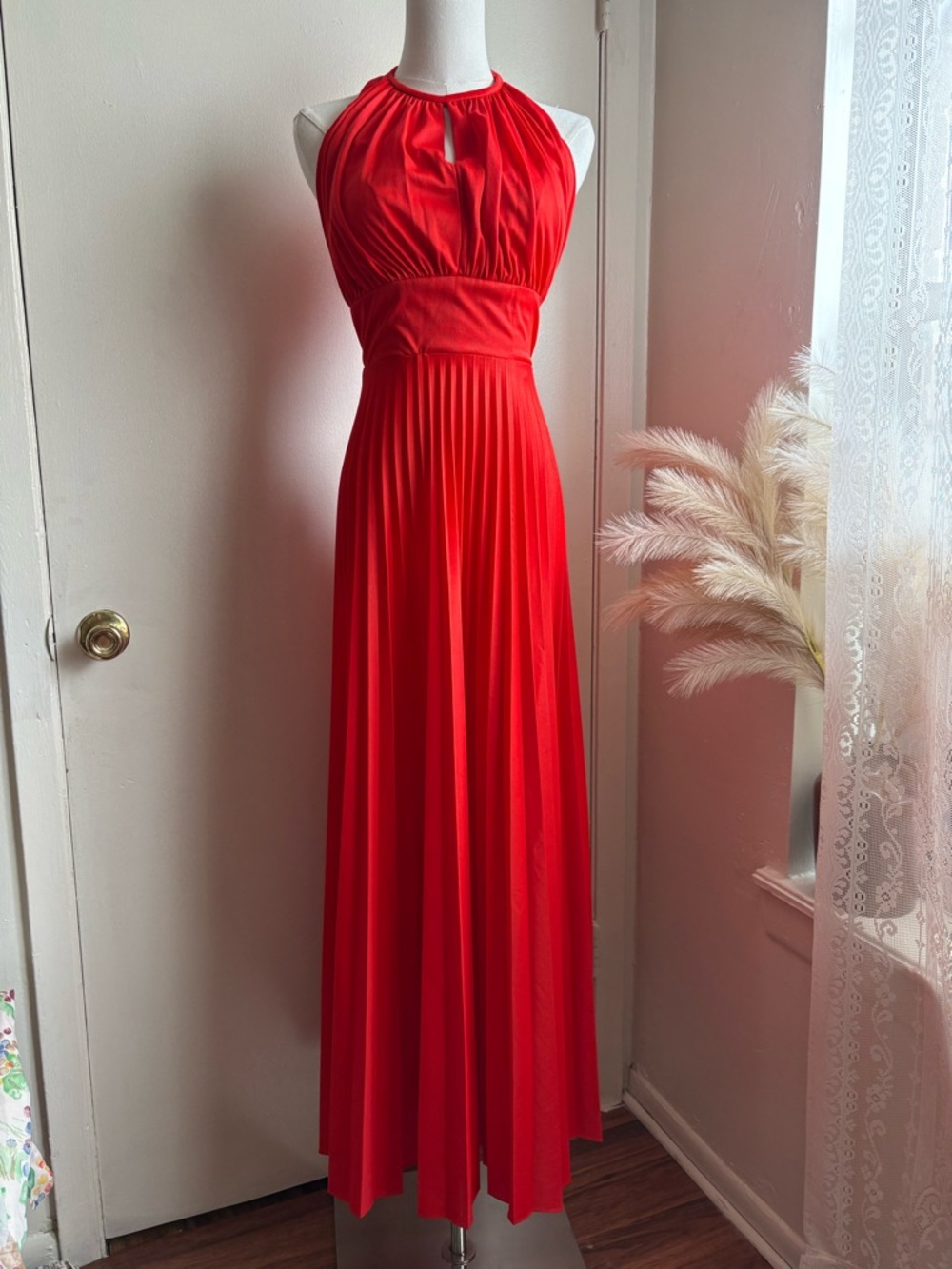 vintage high neckline key hole chest pleated maxi dress